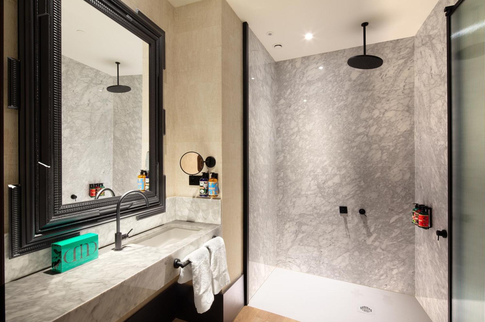 Hotel Montera Madrid, Curio Collection By Hilton מראה חיצוני תמונה